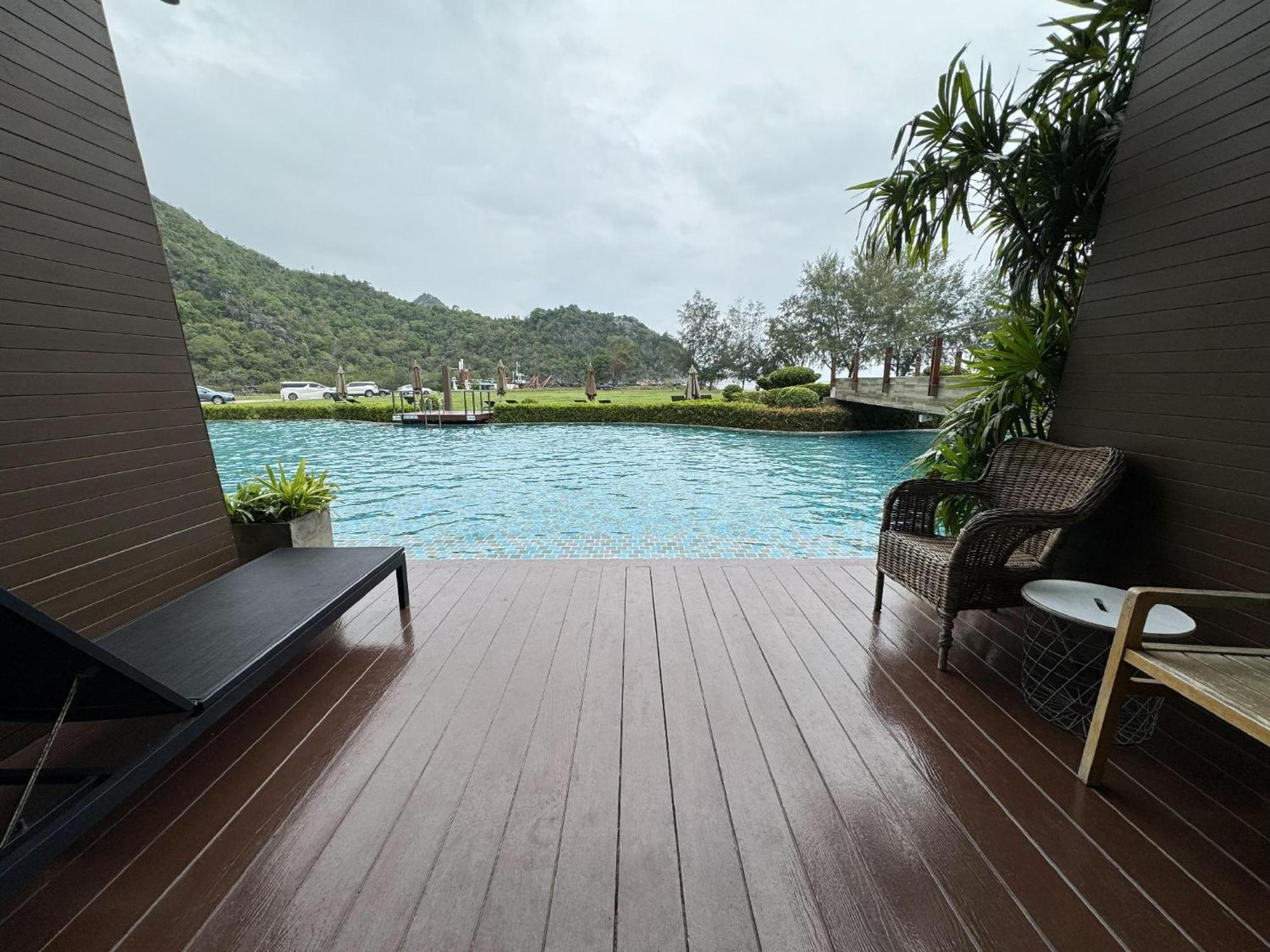 La Isla Pranburi Beach Resort Sam Roi Yot Esterno foto