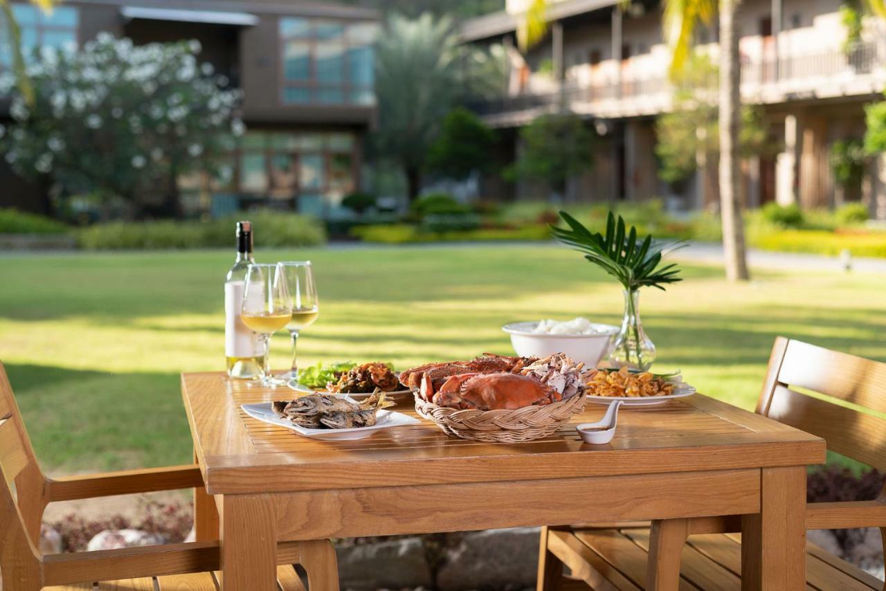 La Isla Pranburi Beach Resort Sam Roi Yot Esterno foto