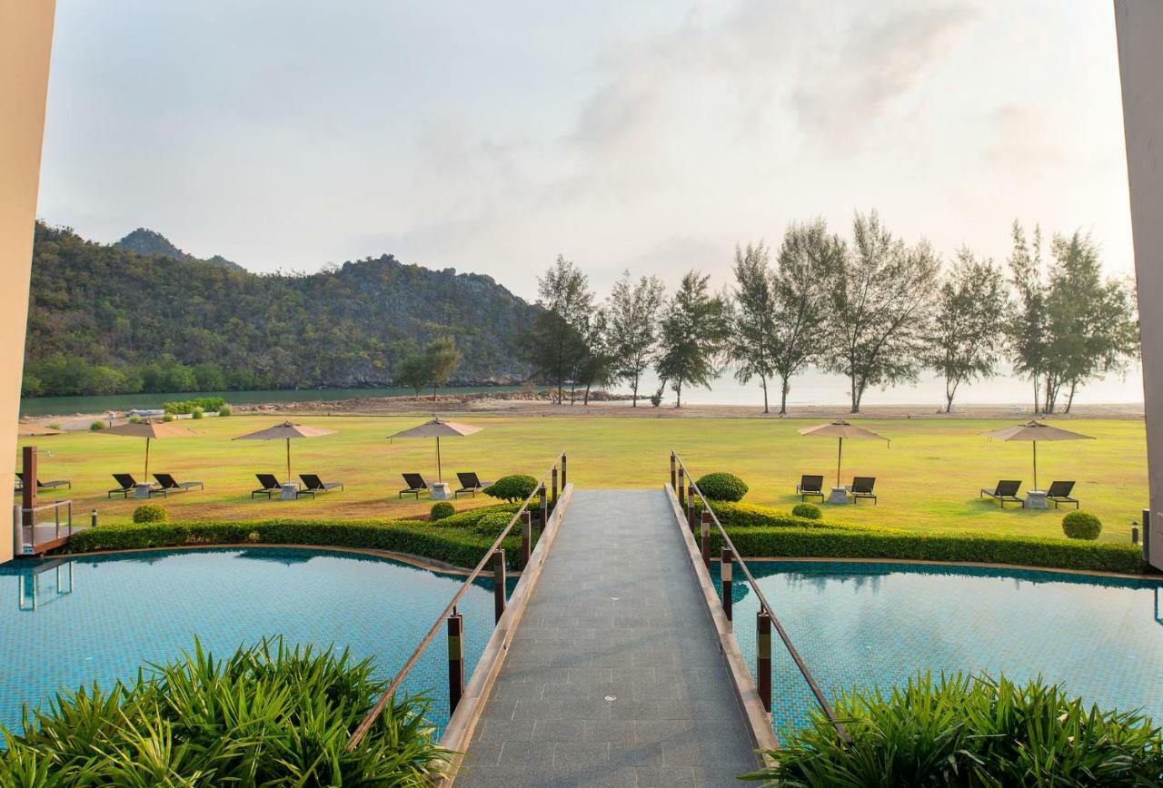 La Isla Pranburi Beach Resort Sam Roi Yot Esterno foto