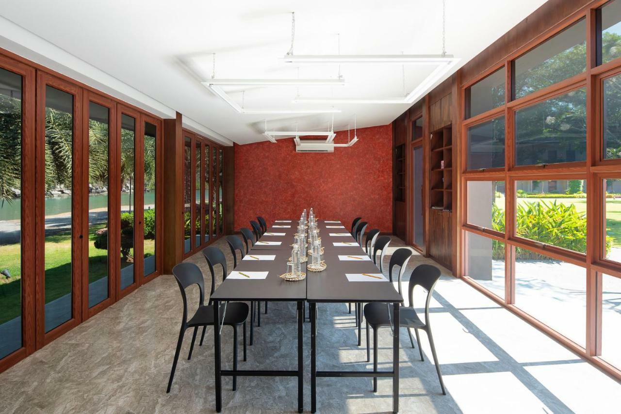 La Isla Pranburi Beach Resort Sam Roi Yot Esterno foto