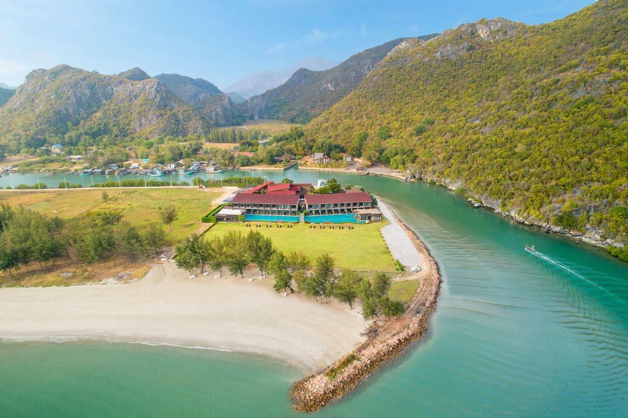 La Isla Pranburi Beach Resort Sam Roi Yot Esterno foto